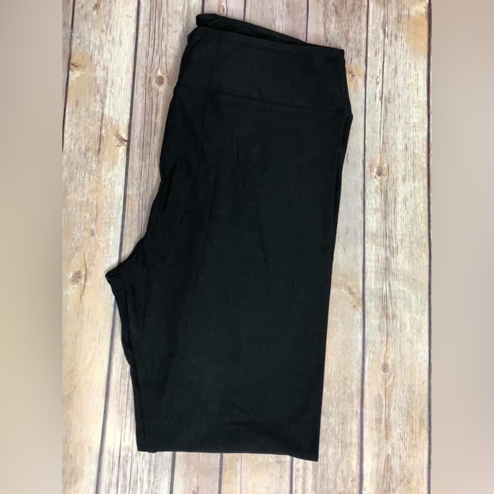 BRAND NEW LULA ROE solid black leggings size OS works for size 2-10